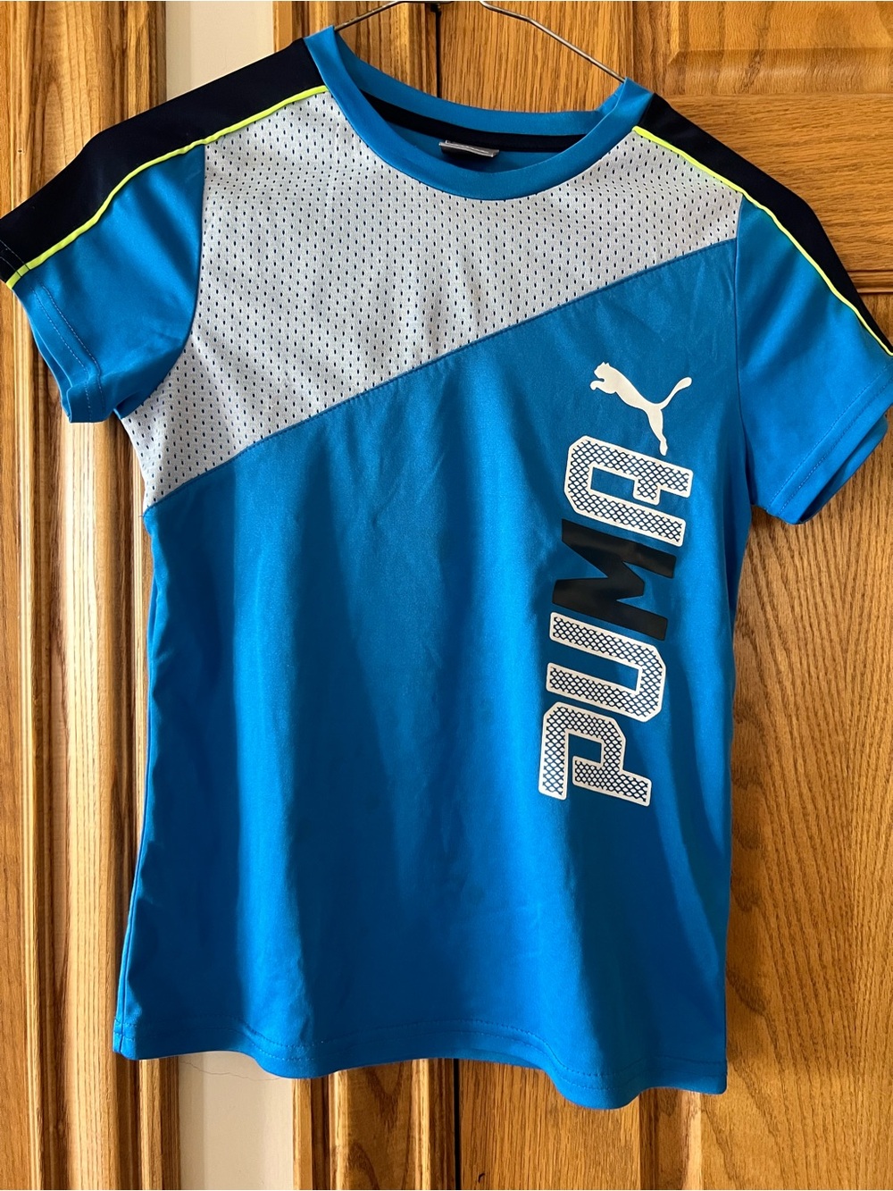6 / 10$ Kids Clothes - Boys Size 8 Puma Blue and Green Sports Shirt